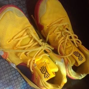 Nike Kyrie 4